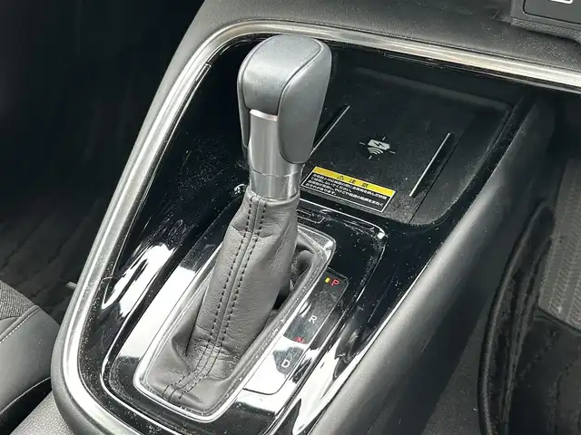 ホンダ ヴェゼル ハイブリッド e:HEV Z 兵庫県 2024(令6)年 1.6万km プラチナホワイトパール ホンダコネクトディスプレイ/プレミアムオーディオ(10スピーカー)/マルチビューカメラ/ホンダセンシング/・追従クルーズコントロール/・誤発進抑制/・近距離衝突軽減ブレーキ/・車線維持システム/・標識認識/・オートハイビーム/・パーキングセンサー/・LEDアクティブコーナリングライト/ハンズフリーパワバックドア/左右独立オートエアコン/ステアリングヒーター/ETC/マット・バイザー/取説・保証書