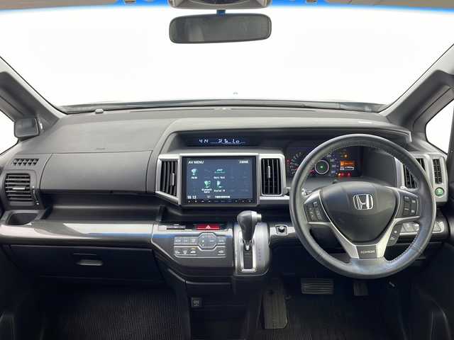 ホンダ ステップワゴン スパーダ Z クールスピリット 千葉県 2015(平27)年 11.5万km プレミアムスパークルブラックパール 純正SDナビ【VXM-155VFNi】/（ＴＶ／Ｂｌｕｅｔｏｏｔｈ／ＦＭ／ＡＭ／ＣＤ／ＤＶＤ／ＳＤ）/スマートキー(1本)/両側パワースライドドア/バックカメラ/ＥＴＣ/フォグランプ/クルーズコントロール/純正17インチアルミホイール/純正フロアマット/オートライト/パドルシフト/ステアリングスイッチ/ハーフレザーシート/ドアバイザー/電動格納ウィンカーミラー/横滑り防止装置