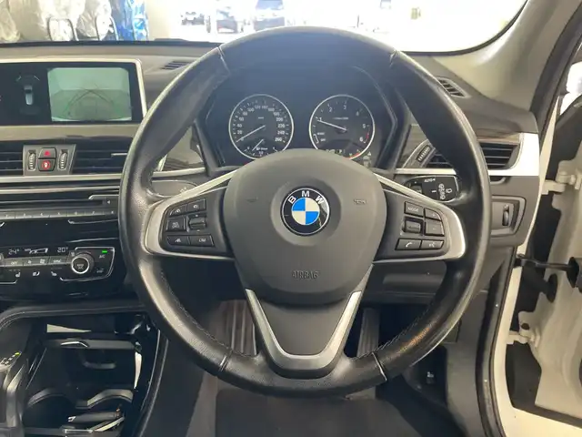ＢＭＷ Ｘ１ xDrive 18d xライン 道央・札幌 2018(平30)年 5.1万km ミネラルホワイト ・４WD/ディーゼルターボ/・インテリジェントセーフティ/・衝突回避・被害軽減ブレーキ/・ダイナミック・スタビリティ・コントロール/・純正メーカーナビ/・DVD.CD.フルセグ.Bluetooth/・バックカメラ /USB/・パワーバックドア /レザーシート/・運転席+助手席パワーシート/シートヒーター/・ドライブレコーダー360度/・LEDライト/オートライト/・ルームミラー一体型　ETC/・スタッドレスタイヤ積込