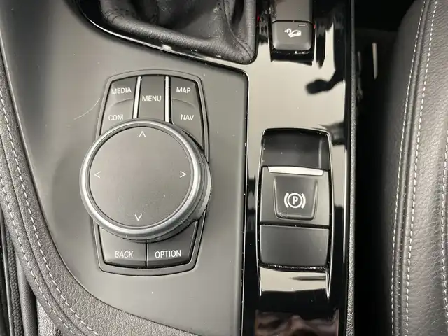 ＢＭＷ Ｘ１ xDrive 18d xライン 道央・札幌 2018(平30)年 5.1万km ミネラルホワイト ・４WD/ディーゼルターボ/・インテリジェントセーフティ/・衝突回避・被害軽減ブレーキ/・ダイナミック・スタビリティ・コントロール/・純正メーカーナビ/・DVD.CD.フルセグ.Bluetooth/・バックカメラ /USB/・パワーバックドア /レザーシート/・運転席+助手席パワーシート/シートヒーター/・ドライブレコーダー360度/・LEDライト/オートライト/・ルームミラー一体型　ETC/・スタッドレスタイヤ積込