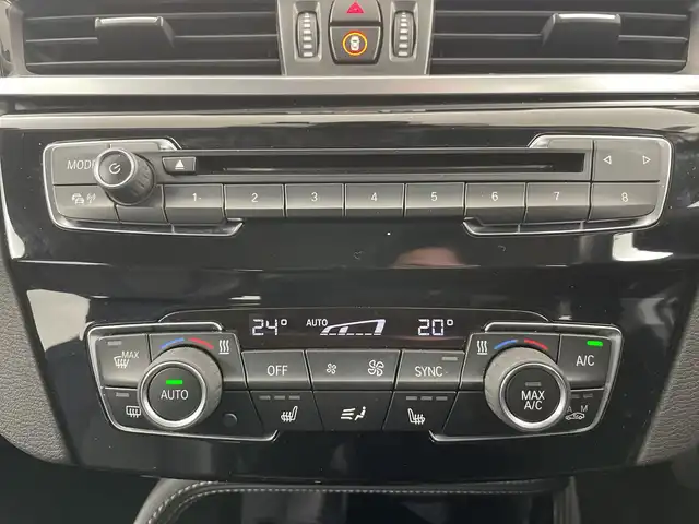 ＢＭＷ Ｘ１ xDrive 18d xライン 道央・札幌 2018(平30)年 5.1万km ミネラルホワイト ・４WD/ディーゼルターボ/・インテリジェントセーフティ/・衝突回避・被害軽減ブレーキ/・ダイナミック・スタビリティ・コントロール/・純正メーカーナビ/・DVD.CD.フルセグ.Bluetooth/・バックカメラ /USB/・パワーバックドア /レザーシート/・運転席+助手席パワーシート/シートヒーター/・ドライブレコーダー360度/・LEDライト/オートライト/・ルームミラー一体型　ETC/・スタッドレスタイヤ積込