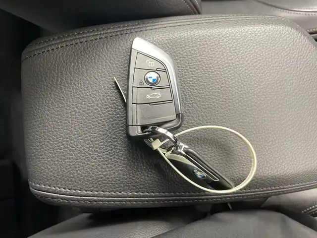 ＢＭＷ Ｘ１ xDrive 18d xライン 道央・札幌 2018(平30)年 5.1万km ミネラルホワイト ・４WD/ディーゼルターボ/・インテリジェントセーフティ/・衝突回避・被害軽減ブレーキ/・ダイナミック・スタビリティ・コントロール/・純正メーカーナビ/・DVD.CD.フルセグ.Bluetooth/・バックカメラ /USB/・パワーバックドア /レザーシート/・運転席+助手席パワーシート/シートヒーター/・ドライブレコーダー360度/・LEDライト/オートライト/・ルームミラー一体型　ETC/・スタッドレスタイヤ積込