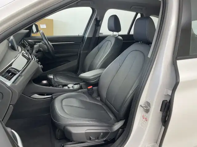 ＢＭＷ Ｘ１ xDrive 18d xライン 道央・札幌 2018(平30)年 5.1万km ミネラルホワイト ・４WD/ディーゼルターボ/・インテリジェントセーフティ/・衝突回避・被害軽減ブレーキ/・ダイナミック・スタビリティ・コントロール/・純正メーカーナビ/・DVD.CD.フルセグ.Bluetooth/・バックカメラ /USB/・パワーバックドア /レザーシート/・運転席+助手席パワーシート/シートヒーター/・ドライブレコーダー360度/・LEDライト/オートライト/・ルームミラー一体型　ETC/・スタッドレスタイヤ積込