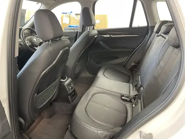 ＢＭＷ Ｘ１ xDrive 18d xライン 道央・札幌 2018(平30)年 5.1万km ミネラルホワイト ・４WD/ディーゼルターボ/・インテリジェントセーフティ/・衝突回避・被害軽減ブレーキ/・ダイナミック・スタビリティ・コントロール/・純正メーカーナビ/・DVD.CD.フルセグ.Bluetooth/・バックカメラ /USB/・パワーバックドア /レザーシート/・運転席+助手席パワーシート/シートヒーター/・ドライブレコーダー360度/・LEDライト/オートライト/・ルームミラー一体型　ETC/・スタッドレスタイヤ積込