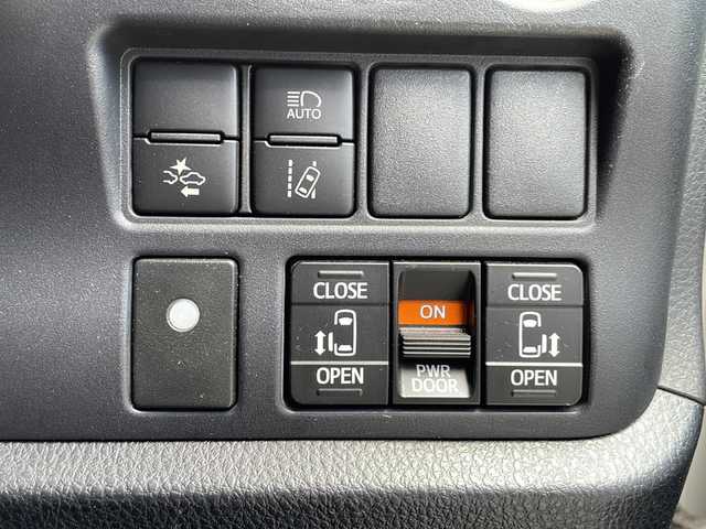 トヨタ ノア Si ダブルバイビー 長野県 2016(平28)年 12.1万km ホワイトパールクリスタルシャイン 車高調/純正10インチナビ/（NSZN-Z66T）/BluetoothAudio/ステアリングスイッチ/フルセグTV/バックカメラ/社外18インチアルミホイール/両側パワースライドドア/オートマチックハイビーム/クルーズコントロール/ハーフレザーシート/純正ビルトインETC/アイドリングストップ/衝突軽減ブレーキ/LEDヘッドライト/ウインカーミラー/スマートキー/オートライト