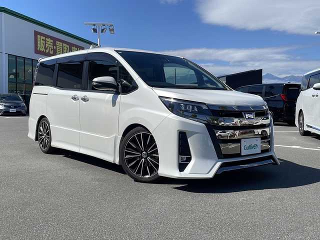 トヨタ ノア Si ダブルバイビー 長野県 2016(平28)年 12.1万km ホワイトパールクリスタルシャイン 車高調/純正10インチナビ/（NSZN-Z66T）/BluetoothAudio/ステアリングスイッチ/フルセグTV/バックカメラ/社外18インチアルミホイール/両側パワースライドドア/オートマチックハイビーム/クルーズコントロール/ハーフレザーシート/純正ビルトインETC/アイドリングストップ/衝突軽減ブレーキ/LEDヘッドライト/ウインカーミラー/スマートキー/オートライト