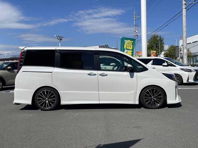 トヨタ ノア Si ダブルバイビー 長野県 2016(平28)年 12.1万km ホワイトパールクリスタルシャイン 車高調/純正10インチナビ/（NSZN-Z66T）/BluetoothAudio/ステアリングスイッチ/フルセグTV/バックカメラ/社外18インチアルミホイール/両側パワースライドドア/オートマチックハイビーム/クルーズコントロール/ハーフレザーシート/純正ビルトインETC/アイドリングストップ/衝突軽減ブレーキ/LEDヘッドライト/ウインカーミラー/スマートキー/オートライト