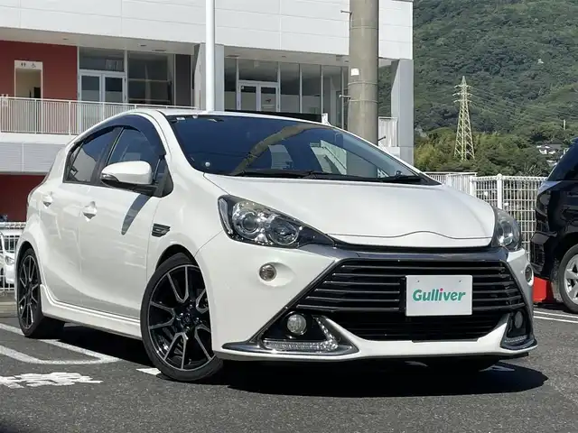 トヨタ アクア G G’s 長崎県 2014(平26)年 13.2万km ライムホワイトパールクリスタルシャイン 純正ディーラーナビ(FM/AM/CD/DVD/BT/TV)/プッシュスタート/ドライビングモードセレクト/バックカメラ/社外ドライブレコーダー/ALPINE製ツイーター/ETC/ハーフレザーシート/G’s純正AW/純正フロアマット/電格ウィンカーミラー/ヘッドライトレベライザ/オートライト/ABS/VSC/スマートキー/USB入力端子/取扱説明書/保証書