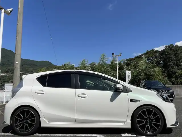 トヨタ アクア G G’s 長崎県 2014(平26)年 13.2万km ライムホワイトパールクリスタルシャイン 純正ディーラーナビ(FM/AM/CD/DVD/BT/TV)/プッシュスタート/ドライビングモードセレクト/バックカメラ/社外ドライブレコーダー/ALPINE製ツイーター/ETC/ハーフレザーシート/G’s純正AW/純正フロアマット/電格ウィンカーミラー/ヘッドライトレベライザ/オートライト/ABS/VSC/スマートキー/USB入力端子/取扱説明書/保証書