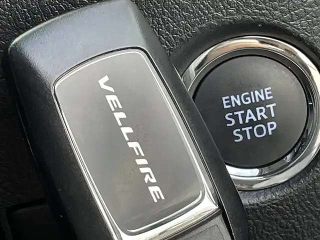 トヨタ ヴェルファイア Z Gエディション 福岡県 2020(令2)年 4万km ブラック フリップダウンモニター/純正１０インチナビ（ＮＳＺＮ－Ｚ６８Ｔ）/フルセグTV/CD/DVD/BT/SD/AM/FM/バックカメラ/黒革シート/衝突軽減/パワーバックドア/両側パワースライドドア/ステアリングヒーター/シートヒーター/エアシート/ＬＴＡ/クリアランスソナー/レーダークルーズコントロール/純正AW/シートメモリー/前席パワーシート/LEDオートライト/オートハイビーム/オットマン/ビルトインETC/電動パーキング/ブレーキホールド/スマートキー/プッシュスタート