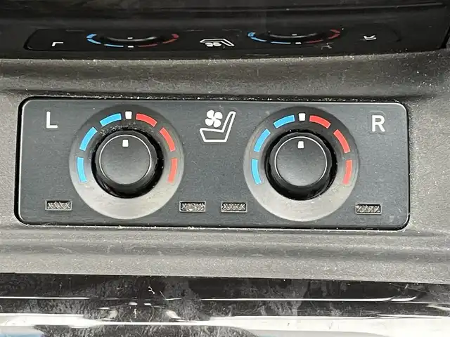 トヨタ ヴェルファイア Z Gエディション 福岡県 2020(令2)年 4万km ブラック フリップダウンモニター/純正１０インチナビ（ＮＳＺＮ－Ｚ６８Ｔ）/フルセグTV/CD/DVD/BT/SD/AM/FM/バックカメラ/黒革シート/衝突軽減/パワーバックドア/両側パワースライドドア/ステアリングヒーター/シートヒーター/エアシート/ＬＴＡ/クリアランスソナー/レーダークルーズコントロール/純正AW/シートメモリー/前席パワーシート/LEDオートライト/オートハイビーム/オットマン/ビルトインETC/電動パーキング/ブレーキホールド/スマートキー/プッシュスタート