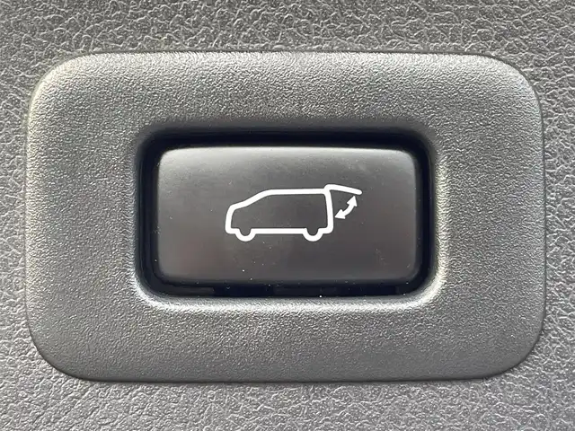 トヨタ ヴェルファイア Z Gエディション 福岡県 2020(令2)年 4万km ブラック フリップダウンモニター/純正１０インチナビ（ＮＳＺＮ－Ｚ６８Ｔ）/フルセグTV/CD/DVD/BT/SD/AM/FM/バックカメラ/黒革シート/衝突軽減/パワーバックドア/両側パワースライドドア/ステアリングヒーター/シートヒーター/エアシート/ＬＴＡ/クリアランスソナー/レーダークルーズコントロール/純正AW/シートメモリー/前席パワーシート/LEDオートライト/オートハイビーム/オットマン/ビルトインETC/電動パーキング/ブレーキホールド/スマートキー/プッシュスタート