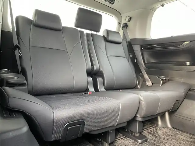 トヨタ ヴェルファイア Z Gエディション 福岡県 2020(令2)年 4万km ブラック フリップダウンモニター/純正１０インチナビ（ＮＳＺＮ－Ｚ６８Ｔ）/フルセグTV/CD/DVD/BT/SD/AM/FM/バックカメラ/黒革シート/衝突軽減/パワーバックドア/両側パワースライドドア/ステアリングヒーター/シートヒーター/エアシート/ＬＴＡ/クリアランスソナー/レーダークルーズコントロール/純正AW/シートメモリー/前席パワーシート/LEDオートライト/オートハイビーム/オットマン/ビルトインETC/電動パーキング/ブレーキホールド/スマートキー/プッシュスタート