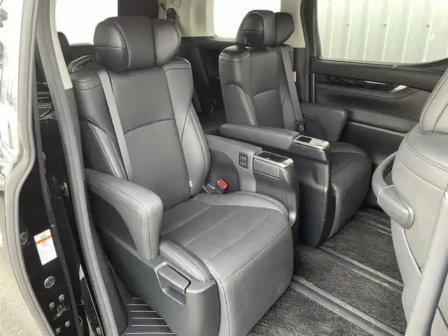 トヨタ ヴェルファイア Z Gエディション 福岡県 2020(令2)年 4万km ブラック フリップダウンモニター/純正１０インチナビ（ＮＳＺＮ－Ｚ６８Ｔ）/フルセグTV/CD/DVD/BT/SD/AM/FM/バックカメラ/黒革シート/衝突軽減/パワーバックドア/両側パワースライドドア/ステアリングヒーター/シートヒーター/エアシート/ＬＴＡ/クリアランスソナー/レーダークルーズコントロール/純正AW/シートメモリー/前席パワーシート/LEDオートライト/オートハイビーム/オットマン/ビルトインETC/電動パーキング/ブレーキホールド/スマートキー/プッシュスタート