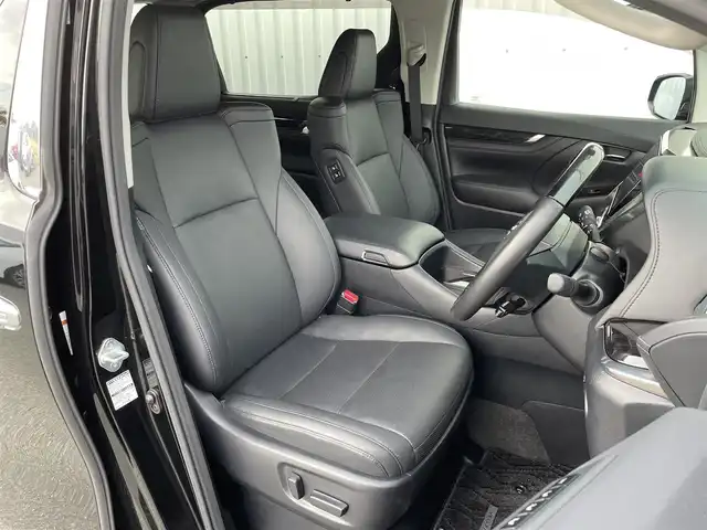 トヨタ ヴェルファイア Z Gエディション 福岡県 2020(令2)年 4万km ブラック フリップダウンモニター/純正１０インチナビ（ＮＳＺＮ－Ｚ６８Ｔ）/フルセグTV/CD/DVD/BT/SD/AM/FM/バックカメラ/黒革シート/衝突軽減/パワーバックドア/両側パワースライドドア/ステアリングヒーター/シートヒーター/エアシート/ＬＴＡ/クリアランスソナー/レーダークルーズコントロール/純正AW/シートメモリー/前席パワーシート/LEDオートライト/オートハイビーム/オットマン/ビルトインETC/電動パーキング/ブレーキホールド/スマートキー/プッシュスタート