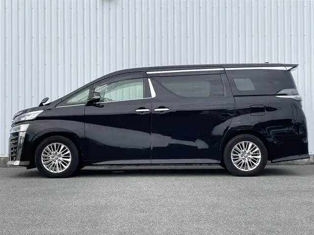 トヨタ ヴェルファイア Z Gエディション 福岡県 2020(令2)年 4万km ブラック フリップダウンモニター/純正１０インチナビ（ＮＳＺＮ－Ｚ６８Ｔ）/フルセグTV/CD/DVD/BT/SD/AM/FM/バックカメラ/黒革シート/衝突軽減/パワーバックドア/両側パワースライドドア/ステアリングヒーター/シートヒーター/エアシート/ＬＴＡ/クリアランスソナー/レーダークルーズコントロール/純正AW/シートメモリー/前席パワーシート/LEDオートライト/オートハイビーム/オットマン/ビルトインETC/電動パーキング/ブレーキホールド/スマートキー/プッシュスタート
