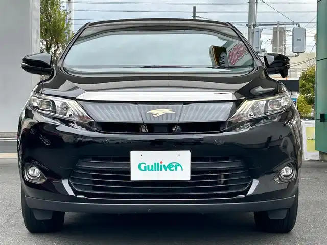 トヨタ ハリアー エレガンス 愛知県 2017(平29)年 9.2万km ブラック パノラマムーンルーフ〈MOP〉/プリクラッシュセーフティシステムSET〈MOP〉/・ミリ波レーダープリクラッシュセーフティ/・レーダークルーズコントロール/・インテリジェントクリアランスソナー/ALPINEハリアー専用ナビ〈BIG-X　EX9V〉/・DVD／Bluetooth／地デジTV/バックカメラ/合皮＆ファブリックコンビシート/運転席パワーシート/LEDヘッドライト＆フォグランプ/コムテック製前後ドライブレコーダー〈AG422-DRC〉/純正17インチAW/スマートキー＆プッシュスタート