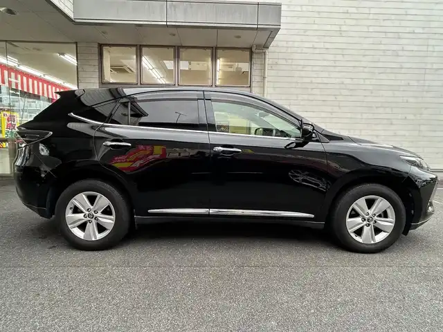 トヨタ ハリアー エレガンス 愛知県 2017(平29)年 9.2万km ブラック パノラマムーンルーフ〈MOP〉/プリクラッシュセーフティシステムSET〈MOP〉/・ミリ波レーダープリクラッシュセーフティ/・レーダークルーズコントロール/・インテリジェントクリアランスソナー/ALPINEハリアー専用ナビ〈BIG-X　EX9V〉/・DVD／Bluetooth／地デジTV/バックカメラ/合皮＆ファブリックコンビシート/運転席パワーシート/LEDヘッドライト＆フォグランプ/コムテック製前後ドライブレコーダー〈AG422-DRC〉/純正17インチAW/スマートキー＆プッシュスタート