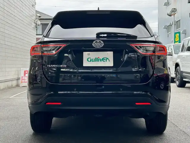 トヨタ ハリアー エレガンス 愛知県 2017(平29)年 9.2万km ブラック パノラマムーンルーフ〈MOP〉/プリクラッシュセーフティシステムSET〈MOP〉/・ミリ波レーダープリクラッシュセーフティ/・レーダークルーズコントロール/・インテリジェントクリアランスソナー/ALPINEハリアー専用ナビ〈BIG-X　EX9V〉/・DVD／Bluetooth／地デジTV/バックカメラ/合皮＆ファブリックコンビシート/運転席パワーシート/LEDヘッドライト＆フォグランプ/コムテック製前後ドライブレコーダー〈AG422-DRC〉/純正17インチAW/スマートキー＆プッシュスタート