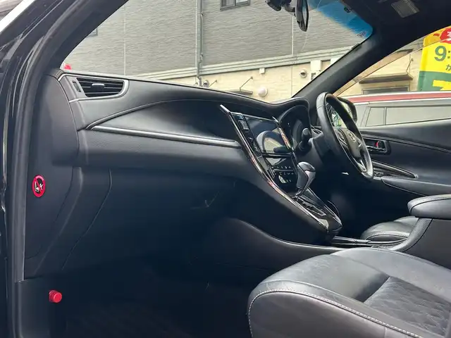 トヨタ ハリアー エレガンス 愛知県 2017(平29)年 9.2万km ブラック パノラマムーンルーフ〈MOP〉/プリクラッシュセーフティシステムSET〈MOP〉/・ミリ波レーダープリクラッシュセーフティ/・レーダークルーズコントロール/・インテリジェントクリアランスソナー/ALPINEハリアー専用ナビ〈BIG-X　EX9V〉/・DVD／Bluetooth／地デジTV/バックカメラ/合皮＆ファブリックコンビシート/運転席パワーシート/LEDヘッドライト＆フォグランプ/コムテック製前後ドライブレコーダー〈AG422-DRC〉/純正17インチAW/スマートキー＆プッシュスタート