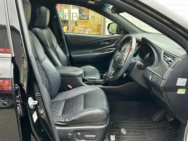 トヨタ ハリアー エレガンス 愛知県 2017(平29)年 9.2万km ブラック パノラマムーンルーフ〈MOP〉/プリクラッシュセーフティシステムSET〈MOP〉/・ミリ波レーダープリクラッシュセーフティ/・レーダークルーズコントロール/・インテリジェントクリアランスソナー/ALPINEハリアー専用ナビ〈BIG-X　EX9V〉/・DVD／Bluetooth／地デジTV/バックカメラ/合皮＆ファブリックコンビシート/運転席パワーシート/LEDヘッドライト＆フォグランプ/コムテック製前後ドライブレコーダー〈AG422-DRC〉/純正17インチAW/スマートキー＆プッシュスタート