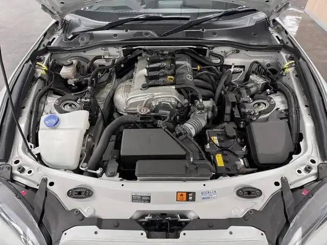 マツダ ロードスター S 三重県 2019(平31)年 3.8万km セラミックM プレミアムガソリン/FR/6F/純正 ラジオチューナー/（FM/AM/USB/AUX）/ビルトイン ETC（助手席シート背面）/i-ACTIVSENSE/リスク警報/・車線逸脱警報（LDWS）/・ブラインドスポットモニタリング（BSM）/事故回避支援/・スマートシティブレーキサポート（前進）/装備/・ファブリックシート/・マニュアルエアコン/・オートライト/・ハイビームコントロール（HBC）/・オートワイパー/・ステアリングスイッチ/・プッシュスタート/・純正16inAW/・クロス（布）ルーフ：黒/・本革巻きステアリング/など