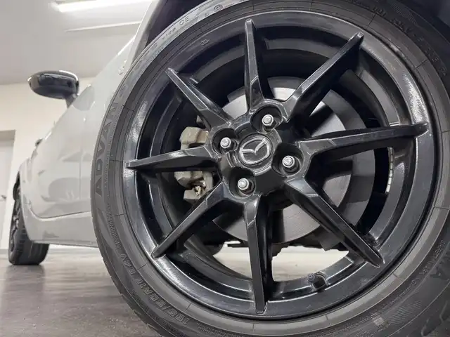 マツダ ロードスター S 三重県 2019(平31)年 3.8万km セラミックM プレミアムガソリン/FR/6F/純正 ラジオチューナー/（FM/AM/USB/AUX）/ビルトイン ETC（助手席シート背面）/i-ACTIVSENSE/リスク警報/・車線逸脱警報（LDWS）/・ブラインドスポットモニタリング（BSM）/事故回避支援/・スマートシティブレーキサポート（前進）/装備/・ファブリックシート/・マニュアルエアコン/・オートライト/・ハイビームコントロール（HBC）/・オートワイパー/・ステアリングスイッチ/・プッシュスタート/・純正16inAW/・クロス（布）ルーフ：黒/・本革巻きステアリング/など