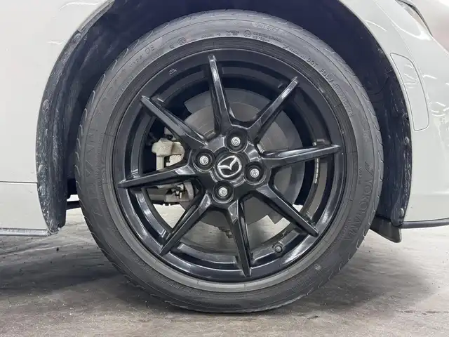 マツダ ロードスター S 三重県 2019(平31)年 3.8万km セラミックM プレミアムガソリン/FR/6F/純正 ラジオチューナー/（FM/AM/USB/AUX）/ビルトイン ETC（助手席シート背面）/i-ACTIVSENSE/リスク警報/・車線逸脱警報（LDWS）/・ブラインドスポットモニタリング（BSM）/事故回避支援/・スマートシティブレーキサポート（前進）/装備/・ファブリックシート/・マニュアルエアコン/・オートライト/・ハイビームコントロール（HBC）/・オートワイパー/・ステアリングスイッチ/・プッシュスタート/・純正16inAW/・クロス（布）ルーフ：黒/・本革巻きステアリング/など