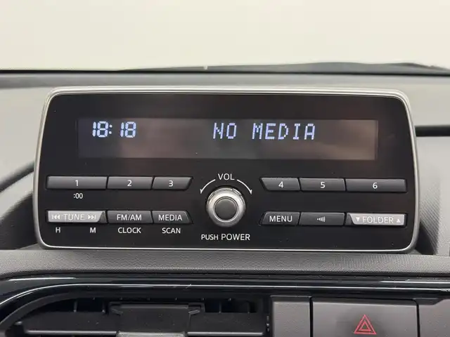 マツダ ロードスター S 三重県 2019(平31)年 3.8万km セラミックM プレミアムガソリン/FR/6F/純正 ラジオチューナー/（FM/AM/USB/AUX）/ビルトイン ETC（助手席シート背面）/i-ACTIVSENSE/リスク警報/・車線逸脱警報（LDWS）/・ブラインドスポットモニタリング（BSM）/事故回避支援/・スマートシティブレーキサポート（前進）/装備/・ファブリックシート/・マニュアルエアコン/・オートライト/・ハイビームコントロール（HBC）/・オートワイパー/・ステアリングスイッチ/・プッシュスタート/・純正16inAW/・クロス（布）ルーフ：黒/・本革巻きステアリング/など