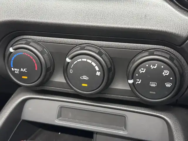 マツダ ロードスター S 三重県 2019(平31)年 3.8万km セラミックM プレミアムガソリン/FR/6F/純正 ラジオチューナー/（FM/AM/USB/AUX）/ビルトイン ETC（助手席シート背面）/i-ACTIVSENSE/リスク警報/・車線逸脱警報（LDWS）/・ブラインドスポットモニタリング（BSM）/事故回避支援/・スマートシティブレーキサポート（前進）/装備/・ファブリックシート/・マニュアルエアコン/・オートライト/・ハイビームコントロール（HBC）/・オートワイパー/・ステアリングスイッチ/・プッシュスタート/・純正16inAW/・クロス（布）ルーフ：黒/・本革巻きステアリング/など