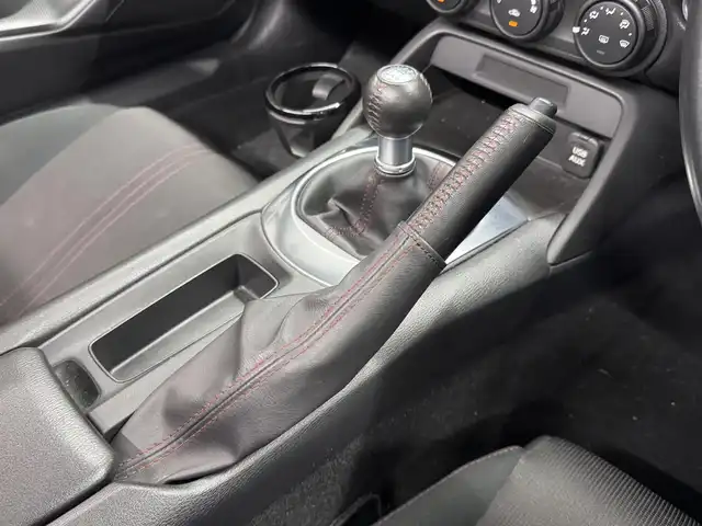 マツダ ロードスター S 三重県 2019(平31)年 3.8万km セラミックM プレミアムガソリン/FR/6F/純正 ラジオチューナー/（FM/AM/USB/AUX）/ビルトイン ETC（助手席シート背面）/i-ACTIVSENSE/リスク警報/・車線逸脱警報（LDWS）/・ブラインドスポットモニタリング（BSM）/事故回避支援/・スマートシティブレーキサポート（前進）/装備/・ファブリックシート/・マニュアルエアコン/・オートライト/・ハイビームコントロール（HBC）/・オートワイパー/・ステアリングスイッチ/・プッシュスタート/・純正16inAW/・クロス（布）ルーフ：黒/・本革巻きステアリング/など