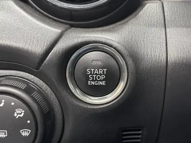 マツダ ロードスター S 三重県 2019(平31)年 3.8万km セラミックM プレミアムガソリン/FR/6F/純正 ラジオチューナー/（FM/AM/USB/AUX）/ビルトイン ETC（助手席シート背面）/i-ACTIVSENSE/リスク警報/・車線逸脱警報（LDWS）/・ブラインドスポットモニタリング（BSM）/事故回避支援/・スマートシティブレーキサポート（前進）/装備/・ファブリックシート/・マニュアルエアコン/・オートライト/・ハイビームコントロール（HBC）/・オートワイパー/・ステアリングスイッチ/・プッシュスタート/・純正16inAW/・クロス（布）ルーフ：黒/・本革巻きステアリング/など