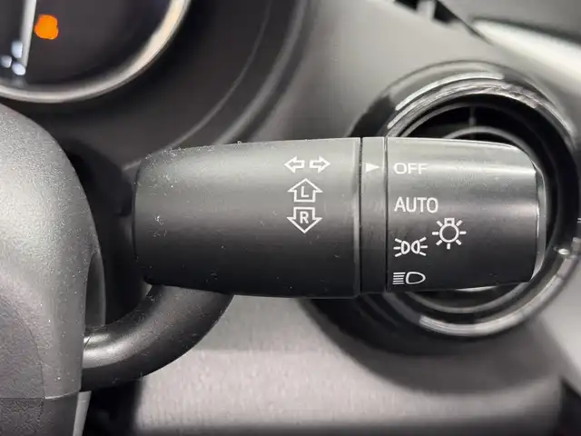 マツダ ロードスター S 三重県 2019(平31)年 3.8万km セラミックM プレミアムガソリン/FR/6F/純正 ラジオチューナー/（FM/AM/USB/AUX）/ビルトイン ETC（助手席シート背面）/i-ACTIVSENSE/リスク警報/・車線逸脱警報（LDWS）/・ブラインドスポットモニタリング（BSM）/事故回避支援/・スマートシティブレーキサポート（前進）/装備/・ファブリックシート/・マニュアルエアコン/・オートライト/・ハイビームコントロール（HBC）/・オートワイパー/・ステアリングスイッチ/・プッシュスタート/・純正16inAW/・クロス（布）ルーフ：黒/・本革巻きステアリング/など