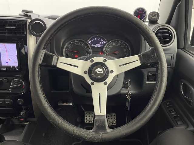 スズキ ジムニー ランドベンチャー 山形県 2016(平28)年 6.8万km クールカーキPM AT→MT載せ替え/リフトアップ/社外マフラー/社外ハンドル/社外ナビ（AVIC-RZ99ZS）/　フルセグ/CD/DVD/FM/AM/BT/SD/デジタルインナーミラー/運転席シートヒーター/ドライブレコーダー/電格ミラー/ルーフキャリア/純正ドアバイザー/純正フロアマット/保証書/取扱説明書