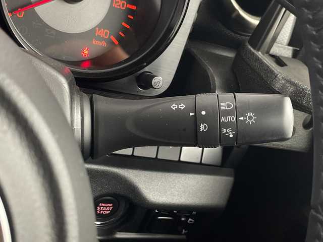 スズキ ジムニー XC 埼玉県 2022(令4)年 1.4万km シフォンアイボリーM 純正ナビ/フルセグテレビ/ビルトインETC/前後ドライブレコーダー/運転席・助手席シートヒーター/クルーズコントロール/衝突被害軽減ブレーキ/車線逸脱警報/ヒーテッドドアミラー/オートLEDライト/純正16インチアルミホイール