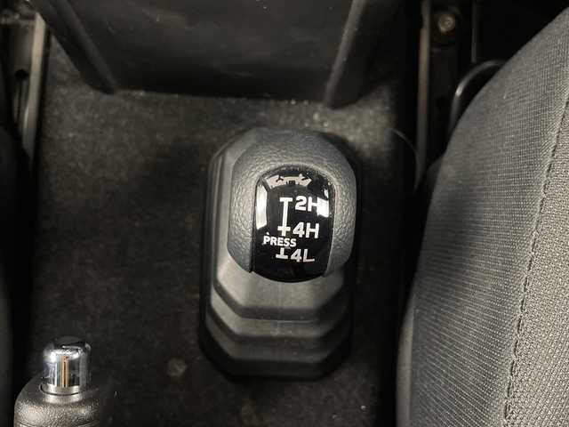 スズキ ジムニー XC 埼玉県 2022(令4)年 1.4万km シフォンアイボリーM 純正ナビ/フルセグテレビ/ビルトインETC/前後ドライブレコーダー/運転席・助手席シートヒーター/クルーズコントロール/衝突被害軽減ブレーキ/車線逸脱警報/ヒーテッドドアミラー/オートLEDライト/純正16インチアルミホイール