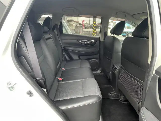 日産 エクストレイル ハイブリッド 20X エクストリーマーX 神奈川県 2017(平29)年 5.4万km ブリリアントホワイトパール プロパイロット/衝突軽減ブレーキ/パワーバックドア/コーナーセンサー/後側方車両検知警報　BSW/純正SDナビ/フルセグTV　USB　BT/アラウンドビューモニター/デジタルインナーミラー/エンジンスターター/ステアリングスイッチ/ルーフレール/純正18インチAW/カプロンシート/ビルトインETC/オートLEDヘッドライト/フォグライト/純正フロアマット