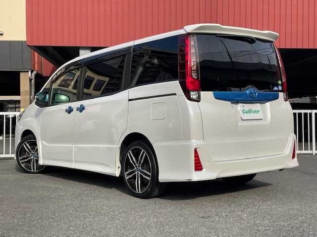 トヨタ ノア Si 神奈川県 2015(平27)年 9.4万km ホワイトパールクリスタルシャイン ワンオーナー/社外ALPINEメモリナビ【EXX10】/・DTV/DVD/CD/BT/・USB/SD/HDMI/バックカメラ/社外フリップダウンモニター/社外デジタルインナーミラー/社外レーダー/ビルトインETC /両側パワースライドドア/前後ドライブレコーダー/社外18インチAW【SHALLEN】/プッシュEgスタート/ストップ/スマートキー×2/オートライト/純正LEDヘッドライト/フォグランプ/ターンランプ付きオートリトラミラー/ドアバイザー/社外フロアマット/取扱説明書/ナビ取扱説明書/新車時保証書