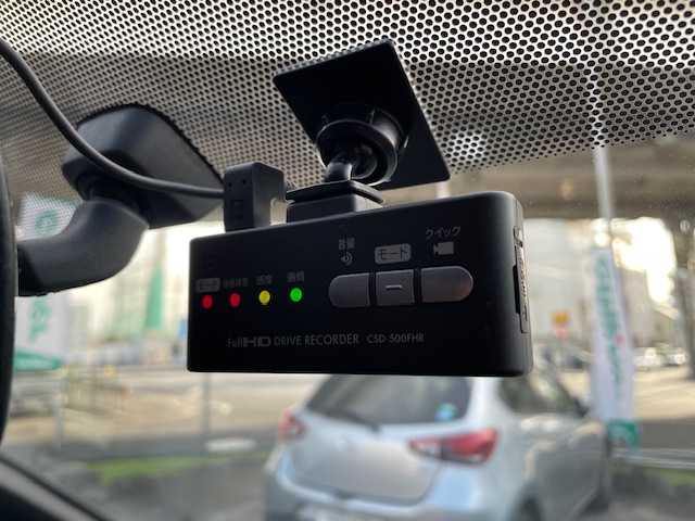 トヨタ ノア Si 神奈川県 2015(平27)年 9.4万km ホワイトパールクリスタルシャイン ワンオーナー/社外ALPINEメモリナビ【EXX10】/・DTV/DVD/CD/BT/・USB/SD/HDMI/バックカメラ/社外フリップダウンモニター/社外デジタルインナーミラー/社外レーダー/ビルトインETC /両側パワースライドドア/前後ドライブレコーダー/社外18インチAW【SHALLEN】/プッシュEgスタート/ストップ/スマートキー×2/オートライト/純正LEDヘッドライト/フォグランプ/ターンランプ付きオートリトラミラー/ドアバイザー/社外フロアマット/取扱説明書/ナビ取扱説明書/新車時保証書