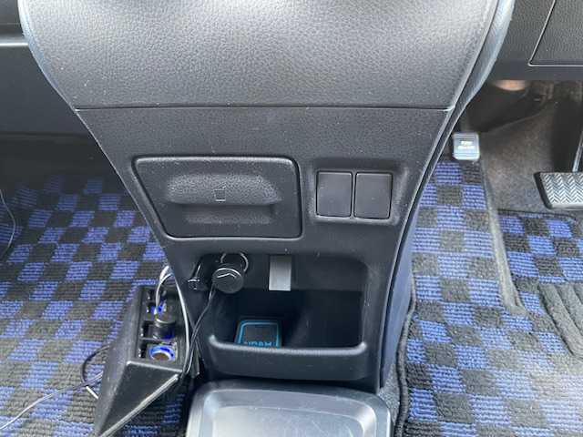 トヨタ ノア Si 神奈川県 2015(平27)年 9.4万km ホワイトパールクリスタルシャイン ワンオーナー/社外ALPINEメモリナビ【EXX10】/・DTV/DVD/CD/BT/・USB/SD/HDMI/バックカメラ/社外フリップダウンモニター/社外デジタルインナーミラー/社外レーダー/ビルトインETC /両側パワースライドドア/前後ドライブレコーダー/社外18インチAW【SHALLEN】/プッシュEgスタート/ストップ/スマートキー×2/オートライト/純正LEDヘッドライト/フォグランプ/ターンランプ付きオートリトラミラー/ドアバイザー/社外フロアマット/取扱説明書/ナビ取扱説明書/新車時保証書