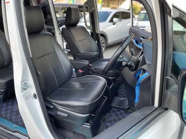 トヨタ ノア Si 神奈川県 2015(平27)年 9.4万km ホワイトパールクリスタルシャイン ワンオーナー/社外ALPINEメモリナビ【EXX10】/・DTV/DVD/CD/BT/・USB/SD/HDMI/バックカメラ/社外フリップダウンモニター/社外デジタルインナーミラー/社外レーダー/ビルトインETC /両側パワースライドドア/前後ドライブレコーダー/社外18インチAW【SHALLEN】/プッシュEgスタート/ストップ/スマートキー×2/オートライト/純正LEDヘッドライト/フォグランプ/ターンランプ付きオートリトラミラー/ドアバイザー/社外フロアマット/取扱説明書/ナビ取扱説明書/新車時保証書