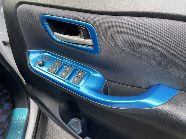 トヨタ ノア Si 神奈川県 2015(平27)年 9.4万km ホワイトパールクリスタルシャイン ワンオーナー/社外ALPINEメモリナビ【EXX10】/・DTV/DVD/CD/BT/・USB/SD/HDMI/バックカメラ/社外フリップダウンモニター/社外デジタルインナーミラー/社外レーダー/ビルトインETC /両側パワースライドドア/前後ドライブレコーダー/社外18インチAW【SHALLEN】/プッシュEgスタート/ストップ/スマートキー×2/オートライト/純正LEDヘッドライト/フォグランプ/ターンランプ付きオートリトラミラー/ドアバイザー/社外フロアマット/取扱説明書/ナビ取扱説明書/新車時保証書