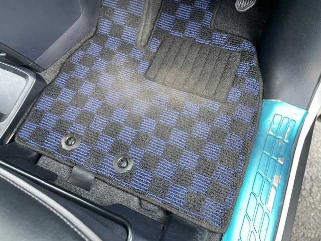 トヨタ ノア Si 神奈川県 2015(平27)年 9.4万km ホワイトパールクリスタルシャイン ワンオーナー/社外ALPINEメモリナビ【EXX10】/・DTV/DVD/CD/BT/・USB/SD/HDMI/バックカメラ/社外フリップダウンモニター/社外デジタルインナーミラー/社外レーダー/ビルトインETC /両側パワースライドドア/前後ドライブレコーダー/社外18インチAW【SHALLEN】/プッシュEgスタート/ストップ/スマートキー×2/オートライト/純正LEDヘッドライト/フォグランプ/ターンランプ付きオートリトラミラー/ドアバイザー/社外フロアマット/取扱説明書/ナビ取扱説明書/新車時保証書