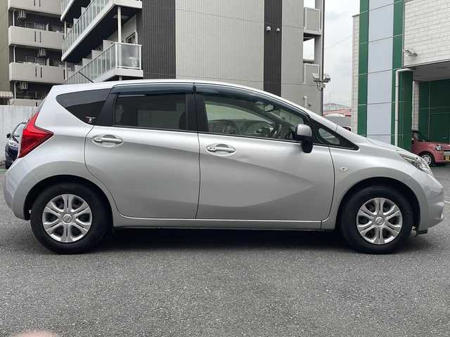 日産 ノート X DIG－S エマージェンシーB 埼玉県 2014(平26)年 8.1万km ブリリアントシルバー 登録時80915km/純正SDナビ(MC314D-W)/　・フルセグTV/CD/DVD/BT/USB/SD/AUX/アランドビューモニター(ルームミラー内)/衝突軽減ブレーキ/レーンキープアシス/アイドリングストップ/横滑り防止/ECOモード/プッシュスタート/スマートキー×1/純正ドライブレコーダー前方/ETC/電格ミラー/ハロゲンヘッドライト/フォグランプ/レベライザー/フロアマット/純正ドアバイザー/取扱説明書/保証書/ナビ取扱説明書