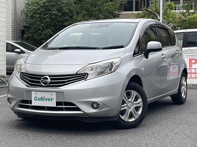日産 ノート X DIG－S エマージェンシーB 埼玉県 2014(平26)年 8.1万km ブリリアントシルバー 登録時80915km/純正SDナビ(MC314D-W)/　・フルセグTV/CD/DVD/BT/USB/SD/AUX/アランドビューモニター(ルームミラー内)/衝突軽減ブレーキ/レーンキープアシス/アイドリングストップ/横滑り防止/ECOモード/プッシュスタート/スマートキー×1/純正ドライブレコーダー前方/ETC/電格ミラー/ハロゲンヘッドライト/フォグランプ/レベライザー/フロアマット/純正ドアバイザー/取扱説明書/保証書/ナビ取扱説明書