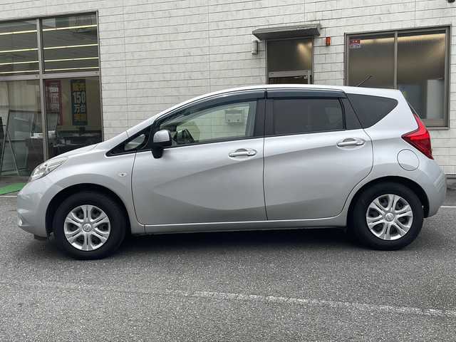 日産 ノート X DIG－S エマージェンシーB 埼玉県 2014(平26)年 8.1万km ブリリアントシルバー 登録時80915km/純正SDナビ(MC314D-W)/　・フルセグTV/CD/DVD/BT/USB/SD/AUX/アランドビューモニター(ルームミラー内)/衝突軽減ブレーキ/レーンキープアシス/アイドリングストップ/横滑り防止/ECOモード/プッシュスタート/スマートキー×1/純正ドライブレコーダー前方/ETC/電格ミラー/ハロゲンヘッドライト/フォグランプ/レベライザー/フロアマット/純正ドアバイザー/取扱説明書/保証書/ナビ取扱説明書