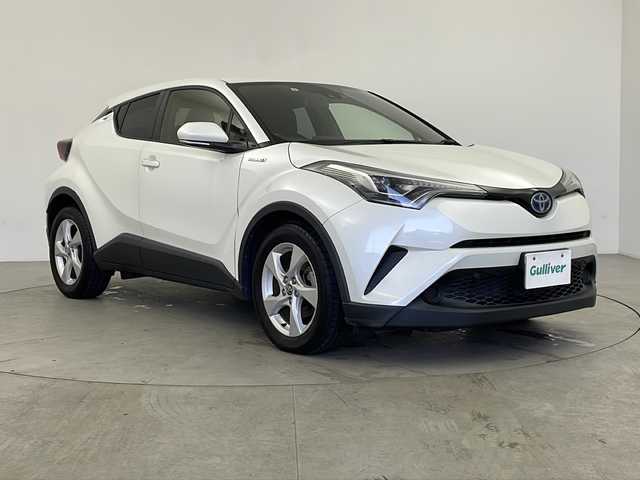 トヨタ Ｃ－ＨＲ S LEDパッケージ 鹿児島県 2019(令1)年 5.1万km ホワイトパールクリスタルシャイン 純正7インチナビ/（CD/DVD/BT/フルセグTV）/レーダークルーズコントロール/プリクラッシュセーフティ/レーンディパーチャーアシスト/電動パーキングブレーキ/オートホールド機能/オートライト/オートマチックハイビーム/バックカメラ/ビルトインETC/純正アルミホイール/純正ドアバイザー/スマートキー/プッシュスタート/取説、保証書