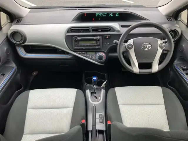 トヨタ アクア S 鳥取県 2013(平25)年 4.9万km グレーメタリック 純正オーディオ/CD/AUX/ETC/社外15インチアルミホイール/プッシュエンジンスタート/スマートキー/アイドリングストップ/ウィンカーミラー/電動格納ミラー/オートライト/ステアリングスイッチ/フロアマット・ドアバイザー/スタットレスアルミセット積込/（2024年製タイヤ溝８部山）