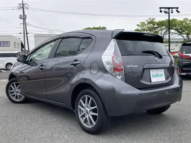 トヨタ アクア S 鳥取県 2013(平25)年 4.9万km グレーメタリック 純正オーディオ/CD/AUX/ETC/社外15インチアルミホイール/プッシュエンジンスタート/スマートキー/アイドリングストップ/ウィンカーミラー/電動格納ミラー/オートライト/ステアリングスイッチ/フロアマット・ドアバイザー/スタットレスアルミセット積込/（2024年製タイヤ溝８部山）