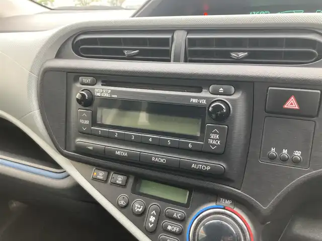 トヨタ アクア S 鳥取県 2013(平25)年 4.9万km グレーメタリック 純正オーディオ/CD/AUX/ETC/社外15インチアルミホイール/プッシュエンジンスタート/スマートキー/アイドリングストップ/ウィンカーミラー/電動格納ミラー/オートライト/ステアリングスイッチ/フロアマット・ドアバイザー/スタットレスアルミセット積込/（2024年製タイヤ溝８部山）